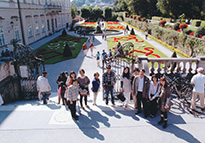 ザルツブルグ・ミラベル公園にて